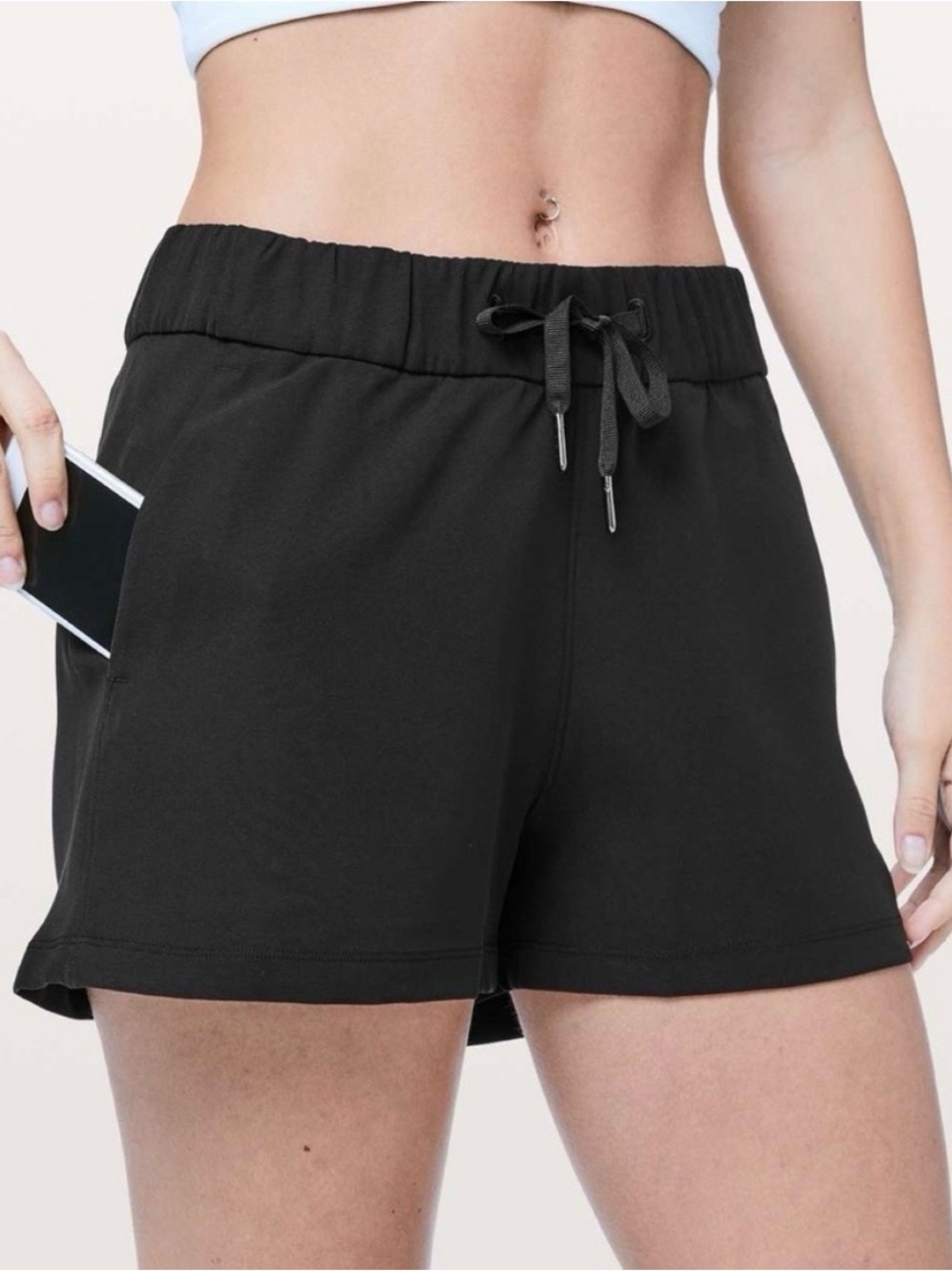 Lululemon On The Fly 2.5” Black Shorts | Size 6
